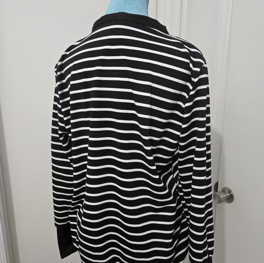 Black and White Sweater - Picture 5 of 5